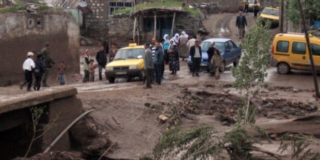 Ağrı'da sel felaketi: 4 ölü