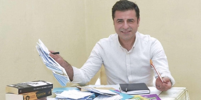Demirtaş'tan, İmamoğlu'na destek verin açıklaması