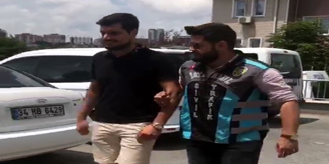 Yolu trafiğe kapatıp 'drift' yapan maganda yakalandı