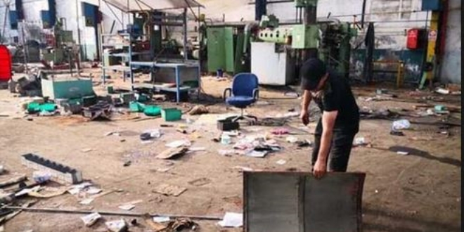 Türkiye'nin en büyük traktör fabrikası yağmalanıyor