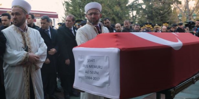 Şehit polisin adı çevik kuvvet binasına verildi
