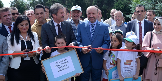 Yüzlerce öğrencinin 'en iyi projeleri' sergilendi