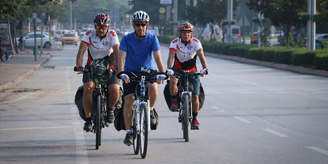 Bisikletle 310 kilometre kitap taşıyacaklar