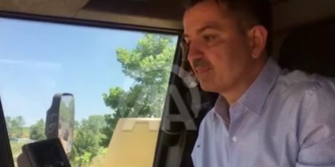 Bakan Pakdemirli, Büyükçekmece'de buğday hasadı yaptı