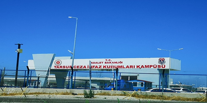 Hükümlü koğuşu ateşe verdi, 8 infaz memuru dumandan etkilendi