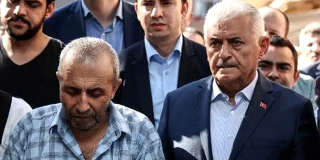Binali Yıldırım ağlamamak için kendini zor tuttu