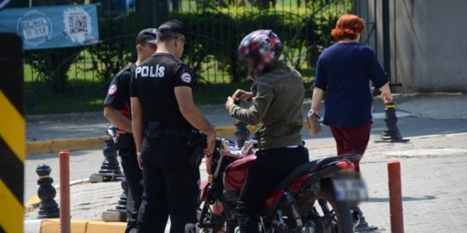 EGM'den motosiklet ve kask denetimi