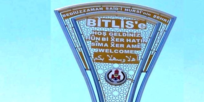 Bitlis'te, Kürtçe tabelalar yeniden asıldı