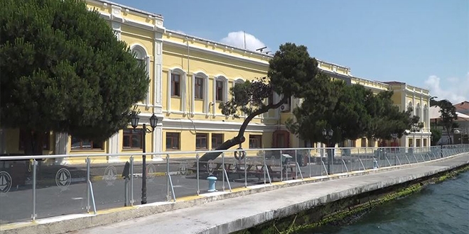 246 yıllık üniversitenin, çiçeği burnunda lisesi