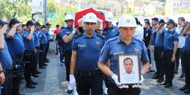Kazada yaşamını yitiren polis memuru toprağa verildi