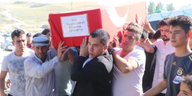 Şehit uzman onbaşı Mikail Candan toprağa verildi