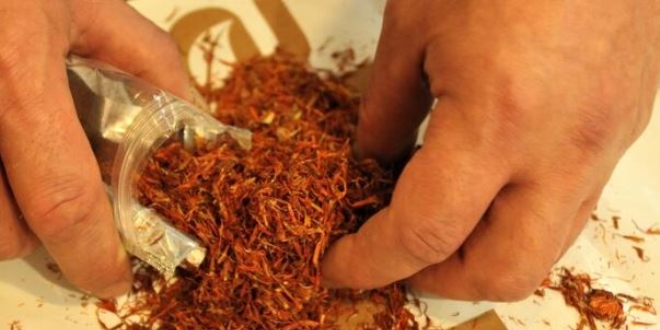 400 liralık safranı boyayıp 40 bin liraya satıyorlar