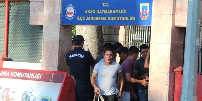 Antalya'da askerlerin erken terhis mutluluğu