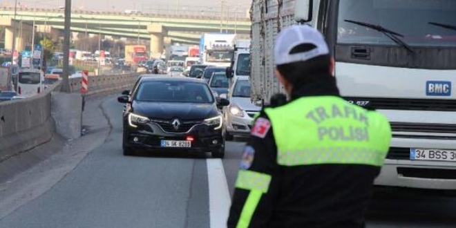 Emniyet şeridi ihlali yapan sürücülere denetim