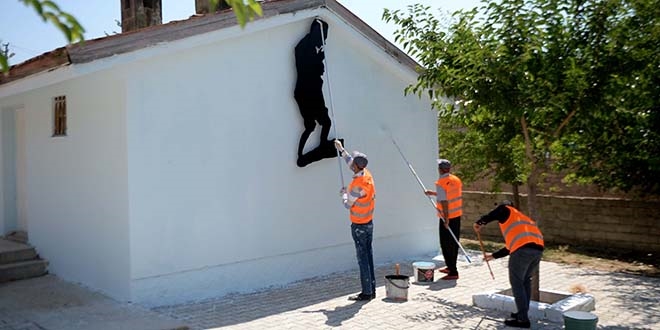 Meslek öğrenen hükümlüler okulları yeniliyor