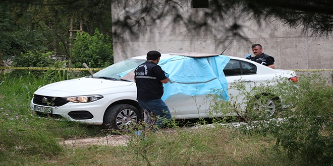 Kadın cinayeti şüphelisi Kocaeli'deki kovalamaca kafasına sıktı