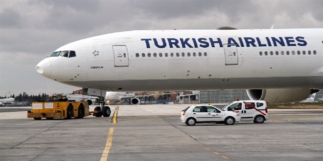 Kuşlara çarpan uçak, İstanbul'a döndü