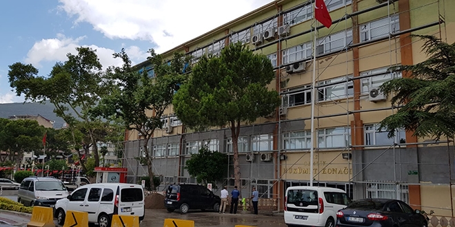 Kaymakamlık binasından düşen işçi hayatını kaybetti