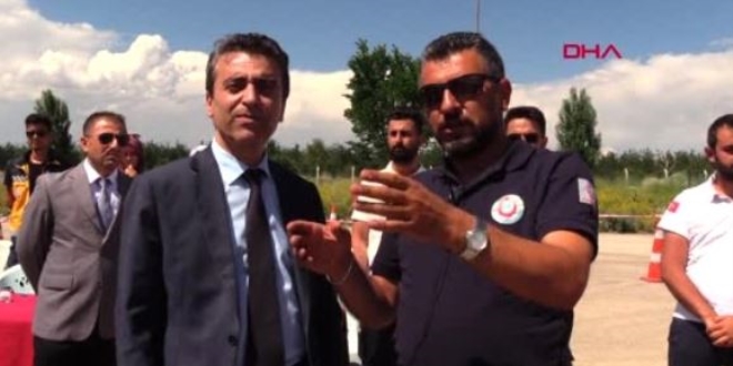 Sağlıkçılar zorlu parkuru 2 dakika 30 saniyede geçti