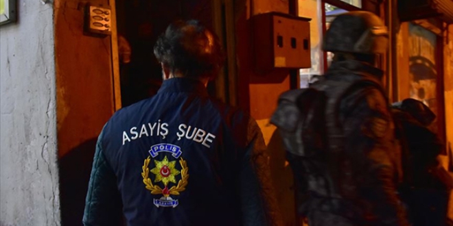 İstanbul'da bin adrese eş zamanlı asayiş operasyonu