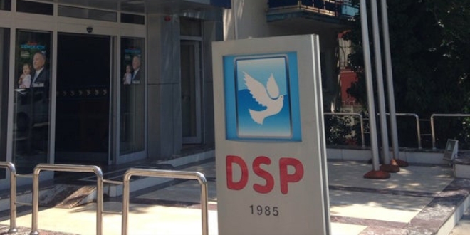 DSP'de genel başkan yardımcıları istifa etti