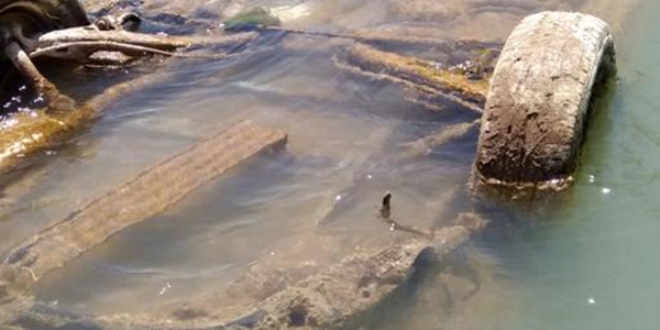 Sular çekilince otomobil ortaya çıktı