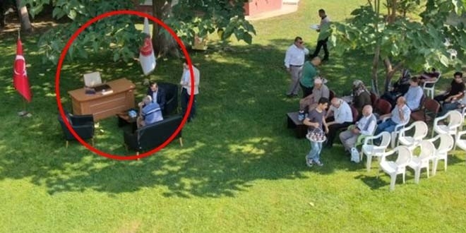 Makam odasını bahçeye taşıdı