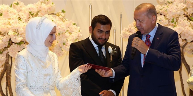 Cumhurbaşkanı Erdoğan, nikah şahitliği yaptı