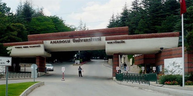 AÜ'nün 'Tazelenme Üniversitesi'ne yoğun ilgi