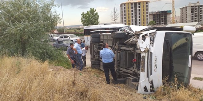 Ankara'da işçi servisi kaza yaptı: Yaralılar var