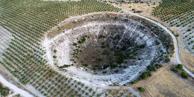 Meteor düştüğüne inanılan çukur araştırılacak