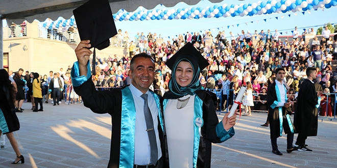 Baba kız aynı anda mezun oldu