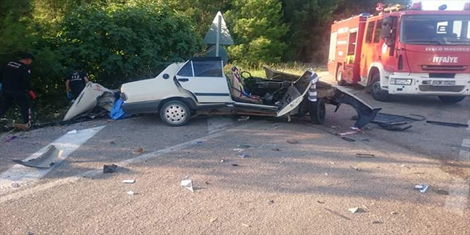 Antalya'da yolcu otobüsüyle otomobil çarpıştı: 2 ölü, 3 yaralı
