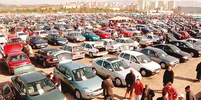 İkinci el otomobiller alıcılarını bekliyor