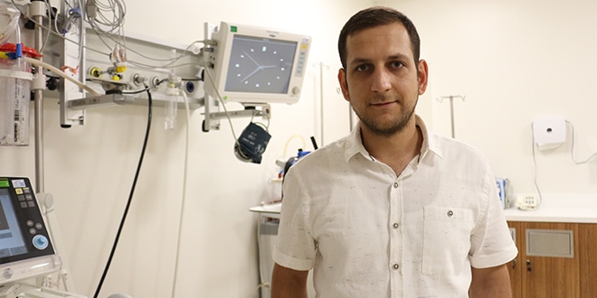 Üzerine düşen mermer hayatını kurtardı