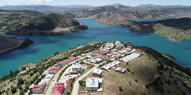 Sivas'taki bu köy, tatil köylerini andırıyor