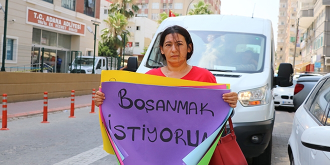 Kocasından boşanamadığı için eylem yapan kadına devlet desteği