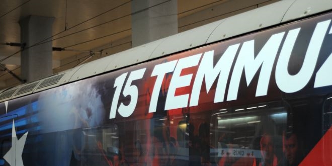 15 Temmuz görseliyle süslenen YHT Ankara'dan İstanbul'a hareket etti