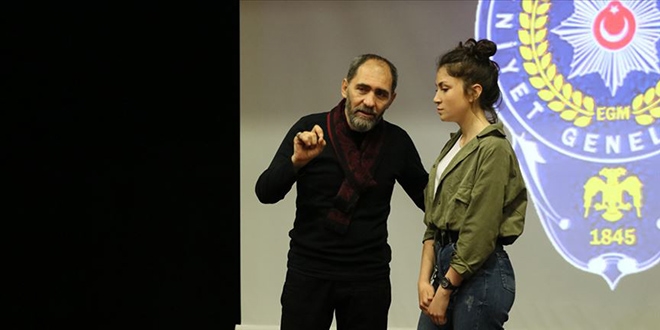 Emniyet müdürü, gençlere 15 Temmuz şuurunu aşılıyor