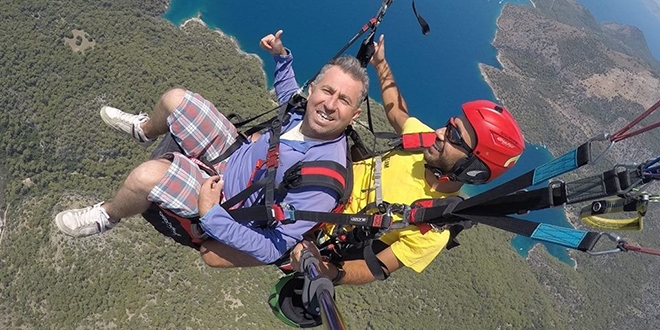 Yamaç paraşütü yere çakıldı, pilotu hayatını kaybetti