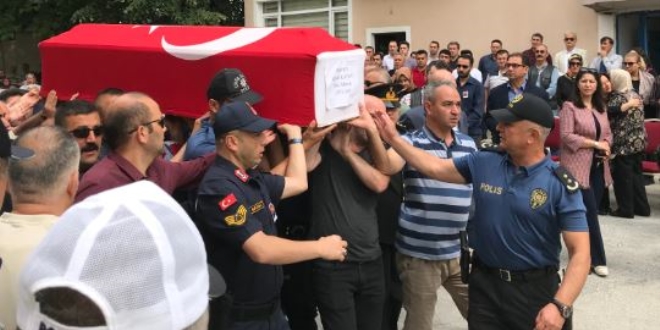Polis memurunun vefatı yakınlarını yasa boğdu