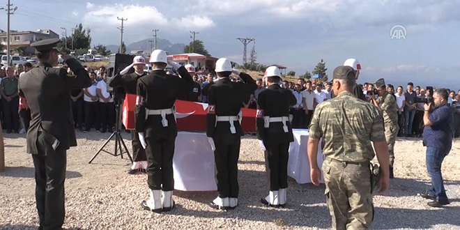 Kazada ölen astsubay ve eşi son yolculuğuna uğurlandı