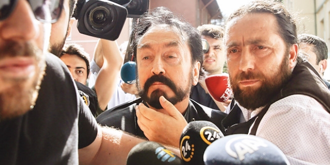 Adnan Oktar rgtnde irenlik: 6 yandaki kza taciz