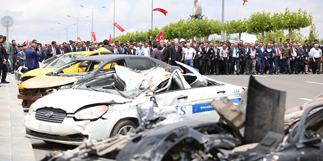 15 Temmuz'da bombalarla hasar gören araçlar