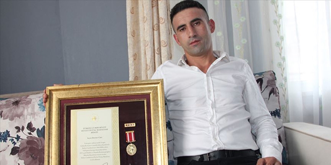 Vücudunda 9 saçma ve 1 mermiyle yaşıyor