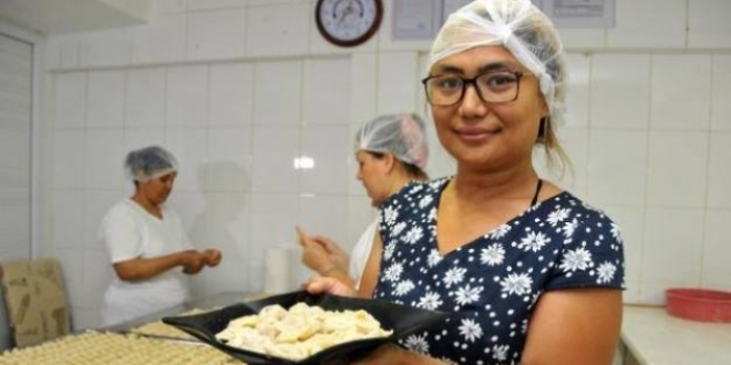Aşkı uğruna doktorluğu bıraktı, Rus mantısı satıyor