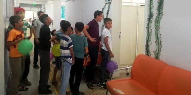 Doktorun uygulaması, çocukları sıraya soktu