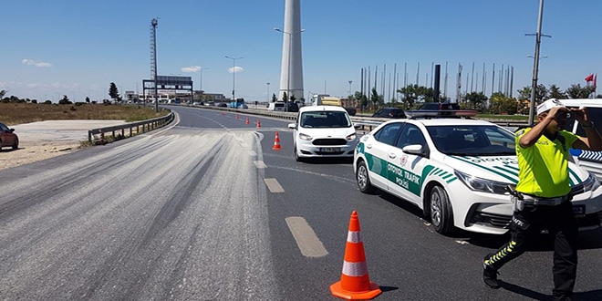 D-100 karayolunda çökme...Ankara yönü kapandı