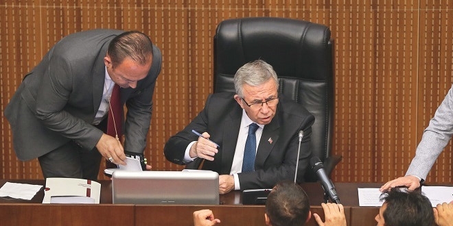 Mansur Yavaş'a müdür dayanmıyor