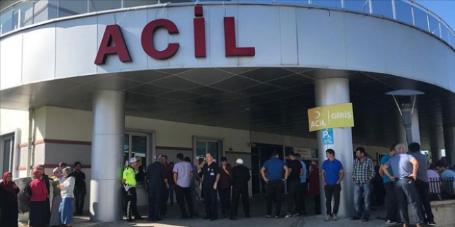 Giresun'da minibüs dereye yuvarlandı: 13 yaralı